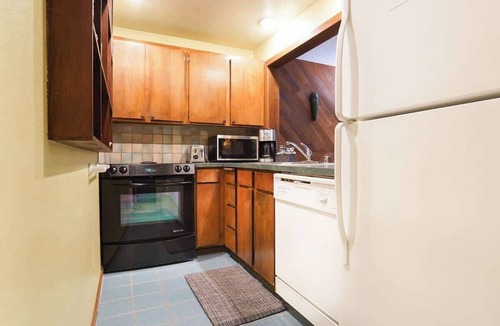 Glacier Condo | Mt Baker Serene End Unit Wood-Burning Fireplace