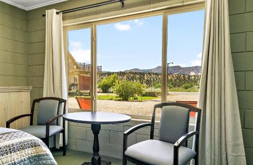 Zion National Park East Entrance Hotel | Mt Carmel Motel close to Zion National Park
