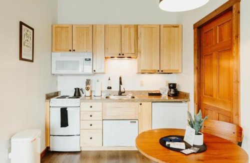 Kalispell Hotel | Mt Cleveland at Switchback Suites Boutique Hotel