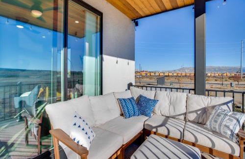 Grand Junction House | Mtn-View Balcony: Riverside Grand Junction Home!