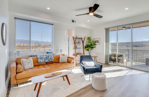 Grand Junction House | Mtn-View Balcony: Riverside Grand Junction Home!