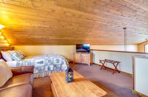 Show Low House | Mtn-View Hilltop Hideaway w/Deck in Show Low