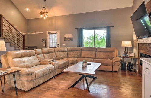 Divide House | Mtn-View Home on 3 Acres w/ Arcade & Hot Tub!