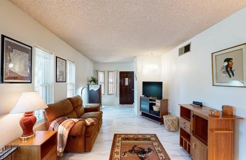 Sierra Vista House | Mtn-View Home w/Large Yard & BBQ in Sierra Vista!