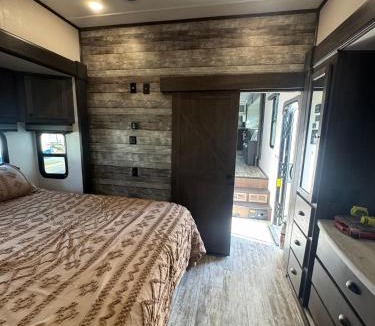 Draper House | MTS #121 - 45' Deluxe RV