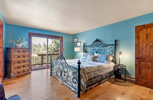Woodland Park House | Multiple Decks, Solarium Sitting Room, Dog Friendly, Office Space