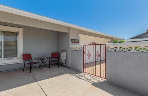 Sun City West House | Naturally Modest & Quiet