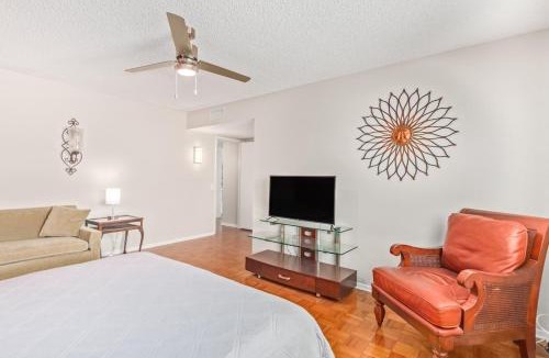 Sun City West House | Naturally Modest & Quiet