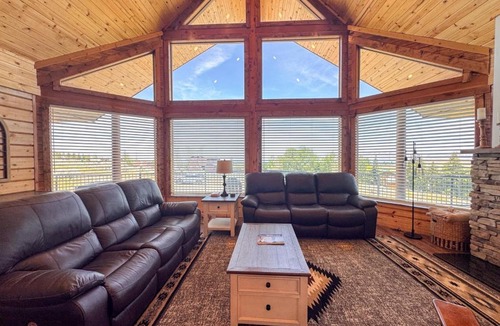 Sweetwater House | Nature Calls with hot tub and Ideal Beach Pass