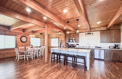 Sweetwater House | Nature Calls with hot tub and Ideal Beach Pass