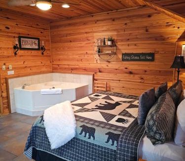 Eureka Springs Apartment | Near Beaver Lake, King BedJetted TubFire Pit #2