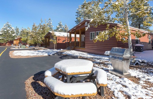 Pinetop Apartment | Near Blue Ridge Cave Trail! 3 Spacious Units: Hike, Golf, Kayak & Free Parking
