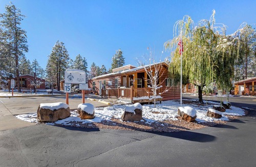 Pinetop Apartment | Near Blue Ridge Cave Trail! 3 Spacious Units: Hike, Golf, Kayak & Free Parking