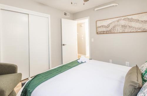 Manhattan Apartment | Near Flint Hills Discovery Center & Aggieville