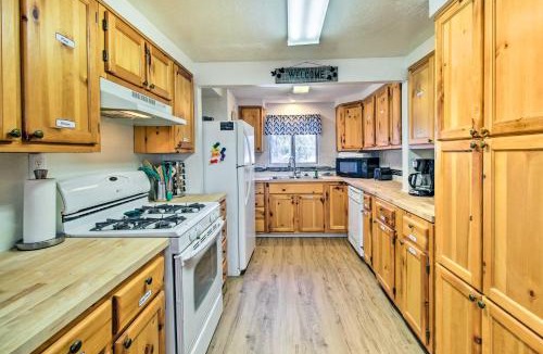 Show Low House | Near Fool Hollow Lake & Trails: Family Cabin