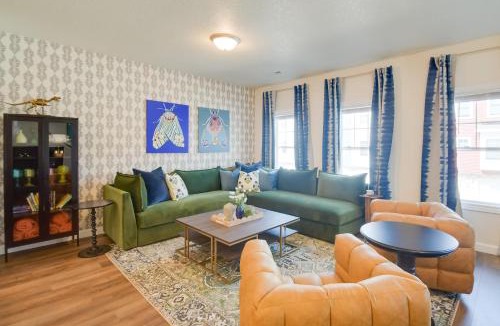 Bettendorf House | Near TBK Bank Sports Complex: Quad Cities Townhome