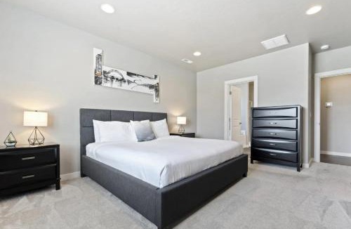 Nampa House | Near Wineries Lake Lowell Sleeps 6 Guests