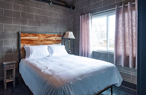 Sheridan Hotel | Nelson Inn - The Four Top, 202