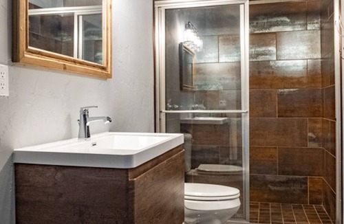Sheridan Hotel | Nelson Inn - The Four Top, 102