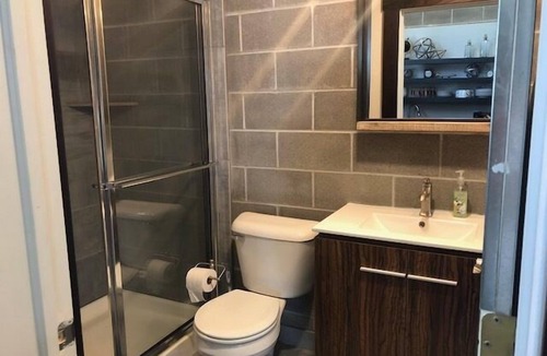 Sheridan Hotel | Nelson Inn - Unit 3: The Industrial
