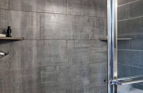 Sheridan Hotel | Nelson Inn - Unit 3: The Industrial