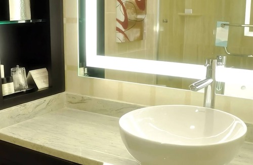 Sunrise Manor Hotel | Neon Capital of the World! 2 Great Units, Casino, Pool, Bar!
