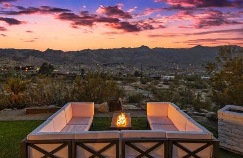 Joshua Tree House | Neon Moon An Elevated Experience w Pool and Spa