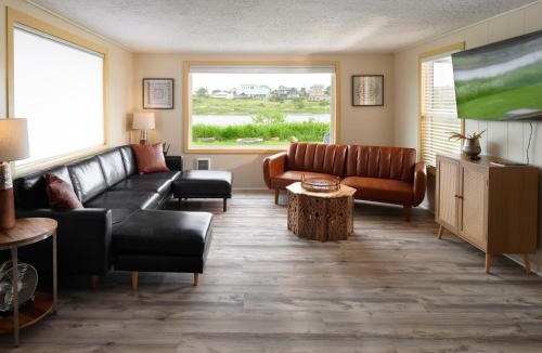 Pacific City House | Nestucca Riverfront Bungalow