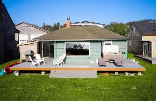 Pacific City House | Nestucca Riverfront Bungalow