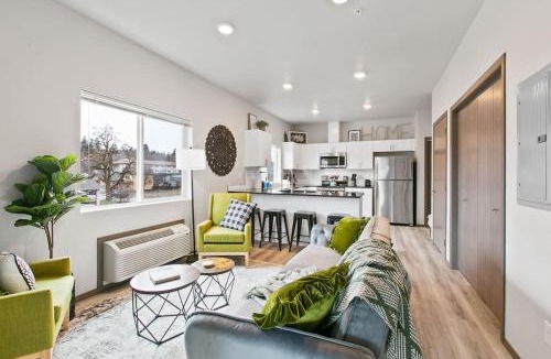 South Perry District Apartment | New 2 Bd 2 Bth Near Perry Dist and Downtown