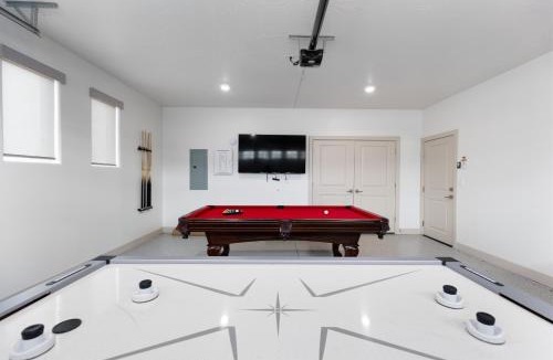 Santa Clara House | NEW 3bd, 2.5 bath w Game room lounge, Hot tub, pool, fire pit, and more