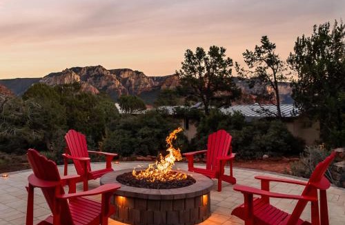 Uptown Sedona House | NEW! Amazing Views in Uptown | Hot Tub | Sleeps 9