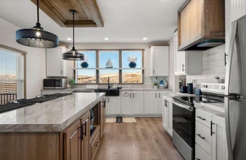 Sweetwater House | New Bear Lake Home with Beautiful Fall Views