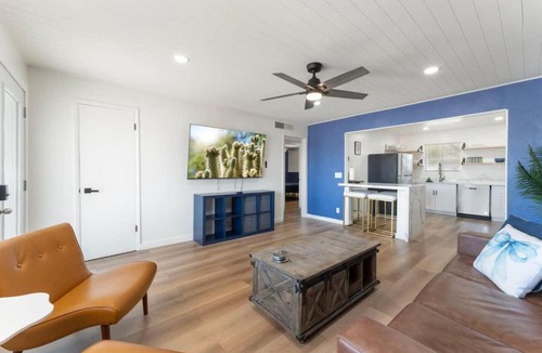 Camelback East Apartment | New Blue&Pink Pool Centra PHX