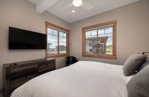 Fraser Apartment | NEW Condo Grand Park W/Hot Tub & Mountain View