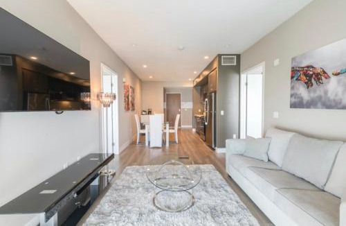 Beverly Hills Apartment | New Construction Modern Luxury Views Pool & Patio an