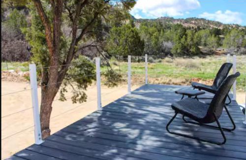 Orderville House | NEW! Cozy Container Home at Cliffside #2