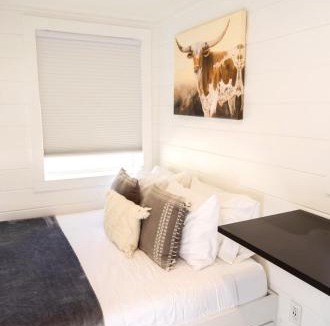 Orderville House | NEW! Cozy Container Home at Cliffside #2