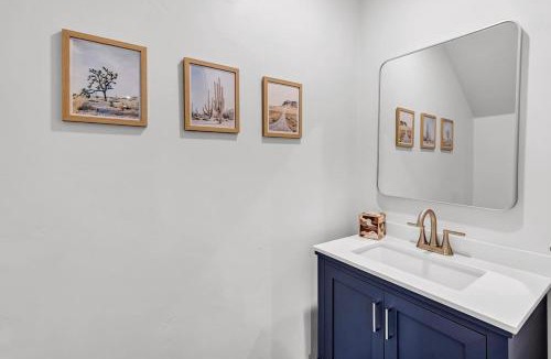 Menlo Park House | New Desert Casita - City & Mountain Views - Pet Friendly