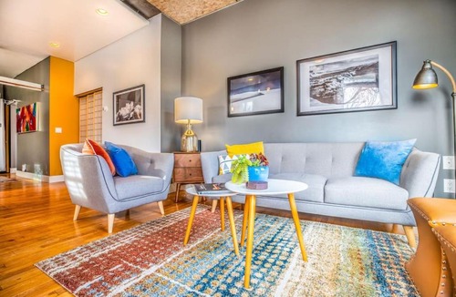 East Central House | New Distinctive Historical Unit from 5 Star Host