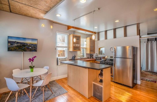 East Central House | New Distinctive Historical Unit from 5 Star Host