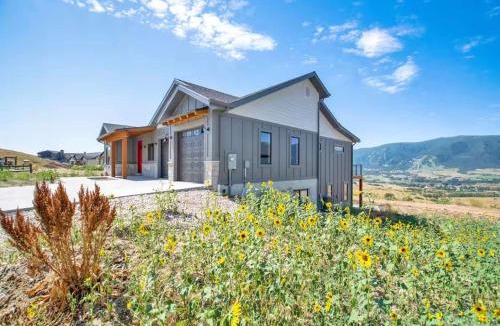 Wolf Creek House | New Family Home in Eden w Hot Tub and Great Views