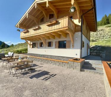 Red Cliff Ski Chalet | New for 2025 Chalet Homestake View