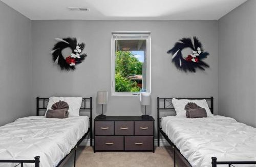 Highlands House | NEW! Great Location, Putting Green, Movie Room