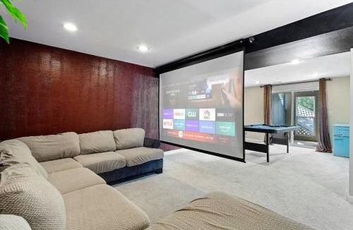 Highlands House | NEW! Great Location, Putting Green, Movie Room