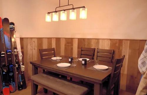 Mammoth Lakes House | New Listing 2 bedroom +Loft 2 bath Summit E Bldg. #8 condo sleeps 8, Steps to Eagle Lodge/Chair #15