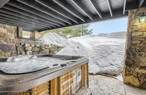 Fairways House | NEW LISTING! Après & Fairway Retreat home