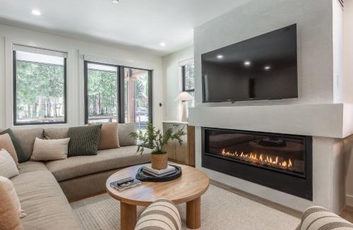 Mammoth Lakes House | New Luxury 4BR/3BA Obsidian Reserve #88 – Private Hot Tub & Sauna, 2-Car Garage, gr8 Views!