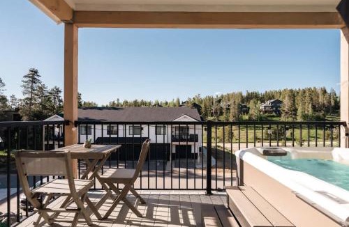 Fraser House | New Modern Charm - Hot Tub - Deck Views! - Fraser