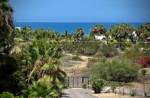 El Pescadero House | New, modern compound w/pool - short walk to beach